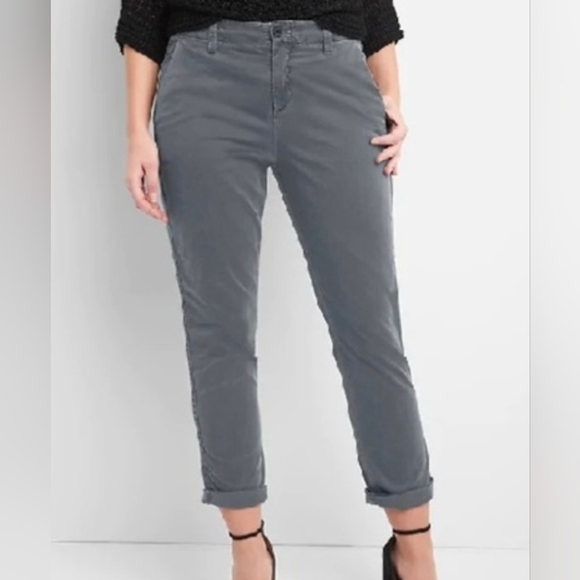 GAP Pants - NWOT Gap Girlfriend Twill Stipe Chinos - Gray - Size 6